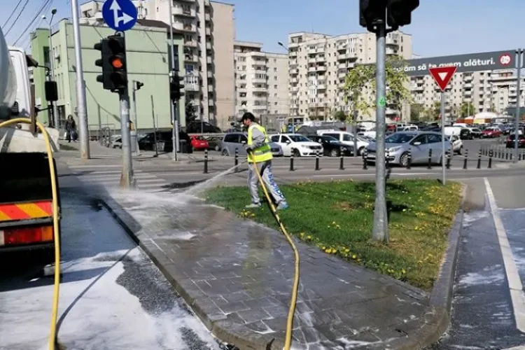 CLUJ: Firmele de salubritate spală străzile și în perioada de Paște. Care este programul