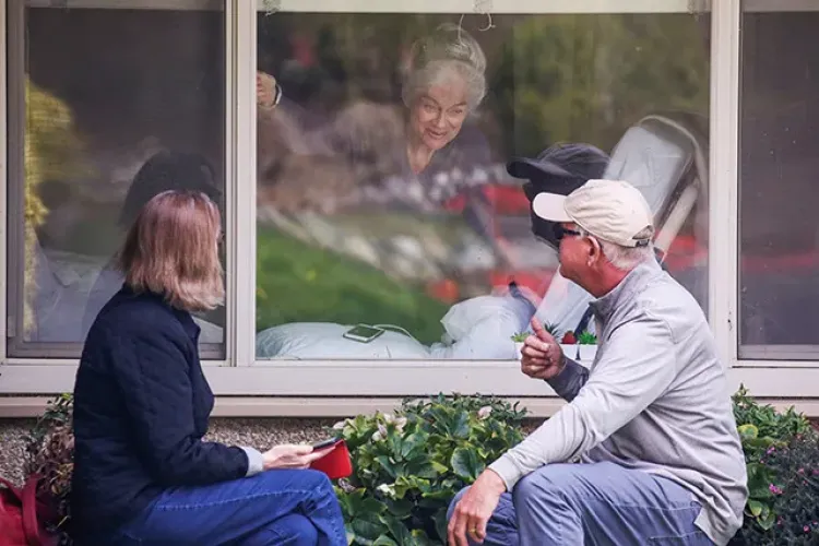 Jumătate dintre decesele de coronavirus din marile țări ale Europei se produc în centre de îngrijire a vârstnicilor 