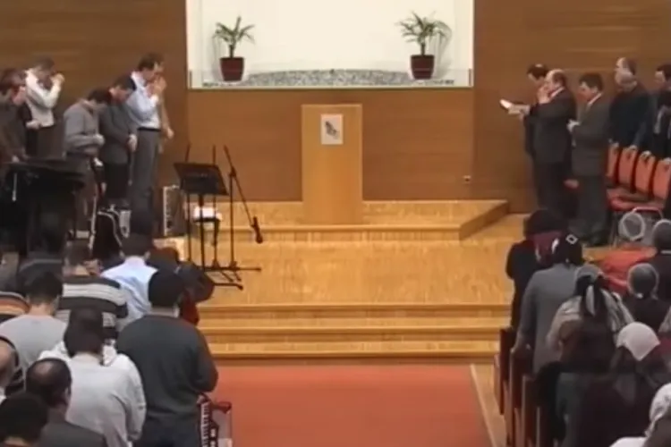 CLUJ: Dosar penal după ce 16 persoane au participat la o slujbă religioasă! Patru persoane s-au infectat cu coronavirus