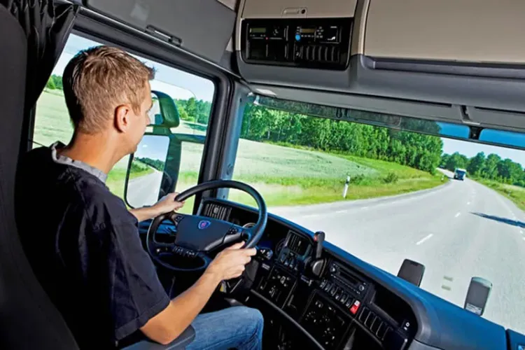 Șoferii de TIR vor intra în carantină între curse