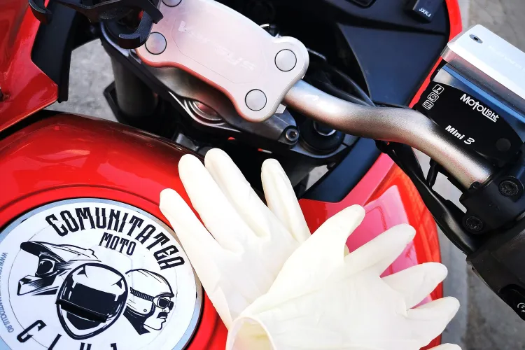 CLUJ: 100 de motocicliști livrează medicamente la domiciliu clujenilor de peste 65 de ani FOTO