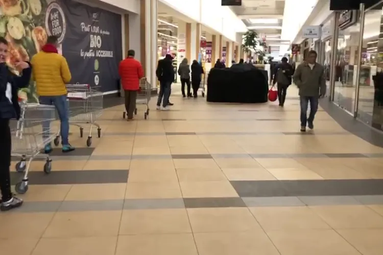 STUDIU: 56% dintre români nu pot lucra de acasă.  75% evită spațiile publice. 49% au redus cheltuielile