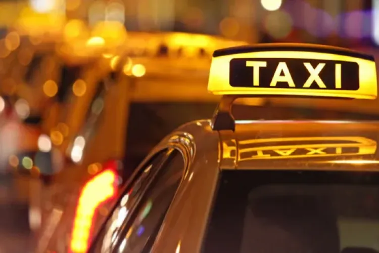 Taximetrist clujean, acuzat că refuză să transporte o infirmieră, deși cadrele medicale au curse gratuite