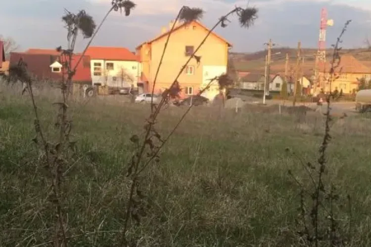 Filmare VIDEO cu o asistentă de terapie intensivă este JIGNITĂ și ALUNGATĂ de vecini pentru că tratează cazuri de coronavirus