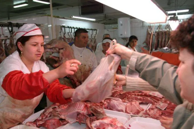 Ce spune Poliția Română despre deplasarea populației pentru a cumpăra miel de Paște