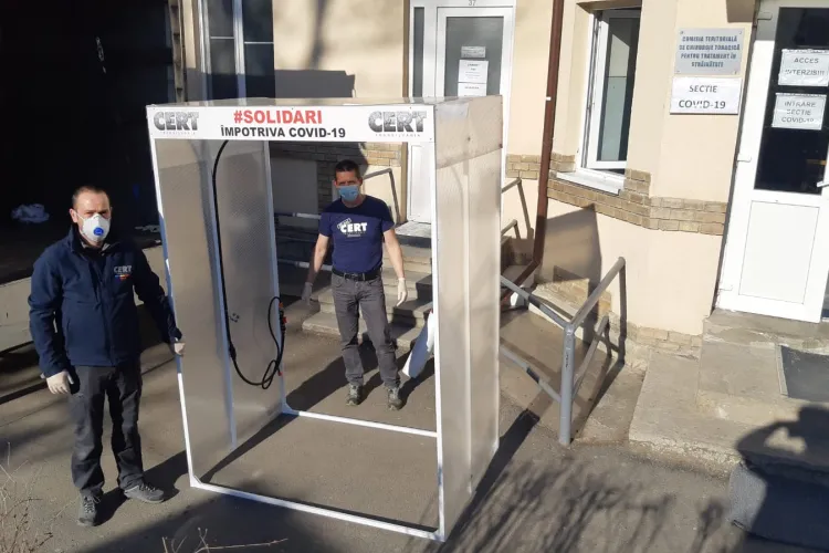 CERT Transilvania a montat porți de decontaminare la intrare în spitalele clujene