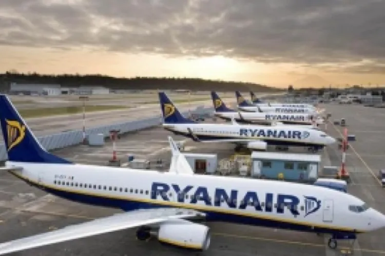 O stewardesă Ryanair îi atacă pe românii veniți din Diaspora: Nu mai aveți ce fura, pe cine prosti, înșela și vă întoarceți în țara asta