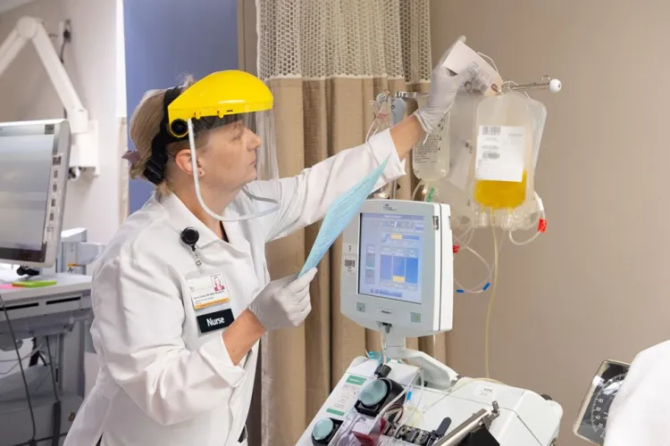 România va miza pe transferul de plasmă cu anticorpi pentru tratarea cazurilor grave de coronavirus