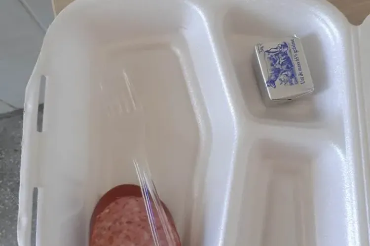 Românii din carantină se plâng de calitatea mâncării. Alții îi acuză că mint cu nerușinare