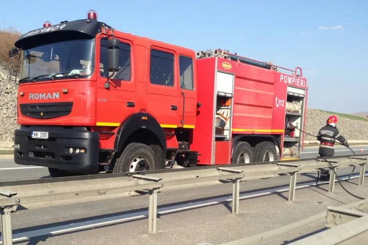 TIR plin cu cărucioare de supermarket s-a răsturnat pe Autostrada Turda-Gilău FOTO/VIDEO
