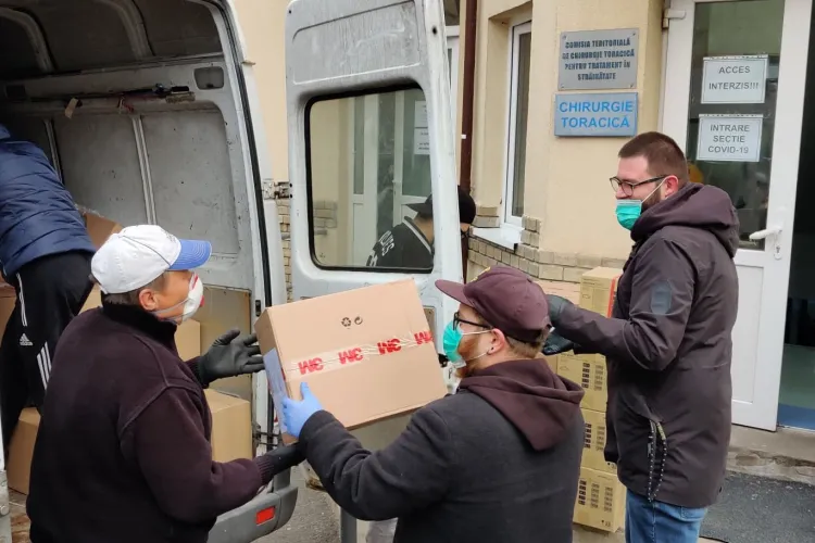 Bărboșii clujeni au făcut a patra livrare de măști, mănuși și dezinfectant! Cine sunt donatorii. Sunt foarte importanți - FOTO