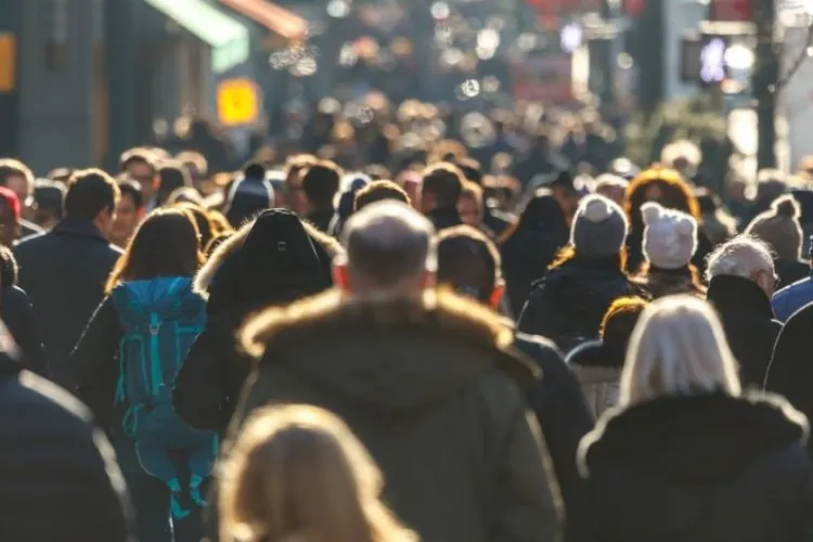 Reguli de respectat în starea de alertă, după 15 mai: Se deschid terasele. Suspecții de COVID pot fi puși în carantină