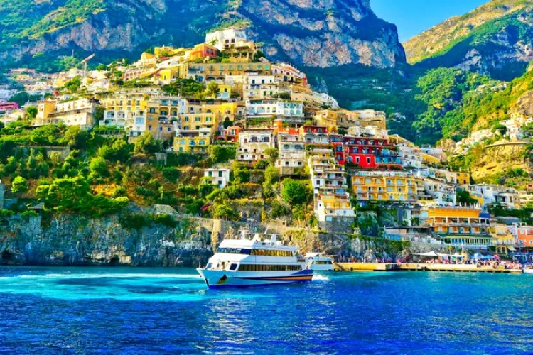 O zonă din Europa îi plătește cash pe toți turiștii care vin la vară