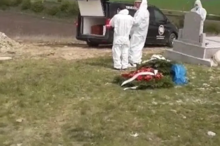 Cum a decurs la Cluj înmormântarea unei femei care a murit după infectarea cu coronavirusul ucigaș - FOTO