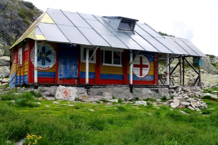 Refugiile montane, posturile sezoniere și bazele Salvamont din România vor fi dotate cu dezinfectant