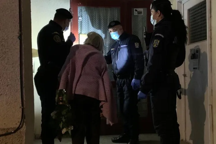 Clujul e altfel! Jandarmii au condus acasă o bunică pierdută pe stradă - FOTO