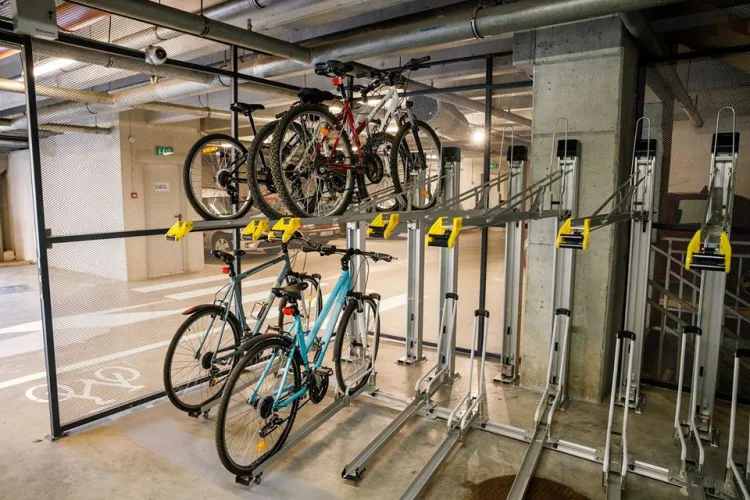 Zeci de locuri de parcare pentru biciclete în Parkingurile din Cluj-Napoca FOTO