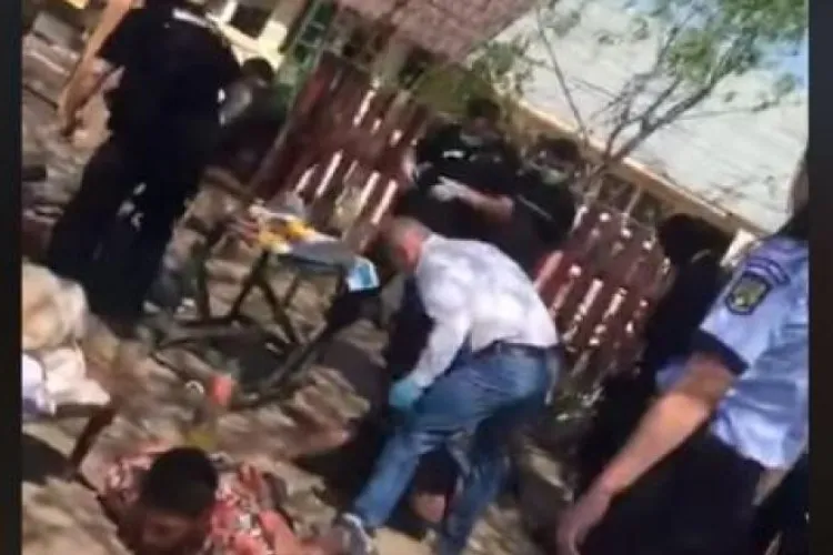 Cum îi bate Poliția pe romii din Bolintin! Băieții făceau grătar - VIDEO