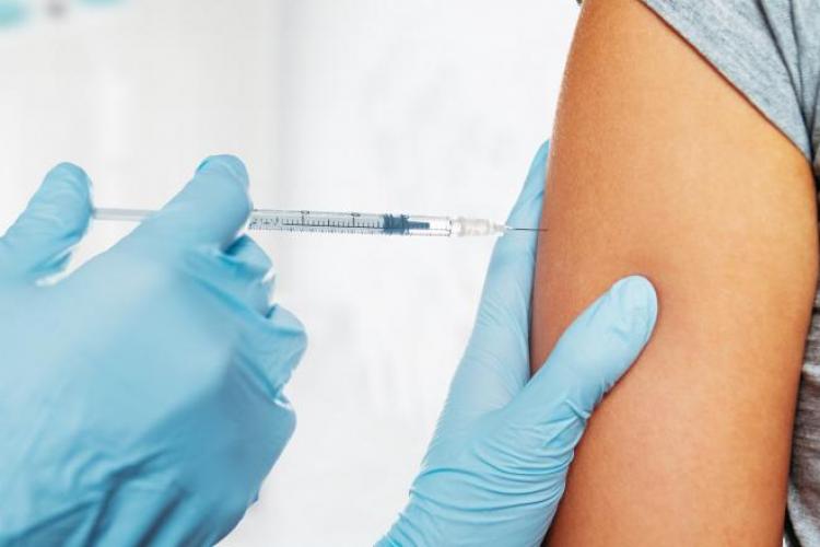 Scandal cu privire la cine are acces primul la vaccinul anti-COVID. Franța: ”Nu e negociabil”