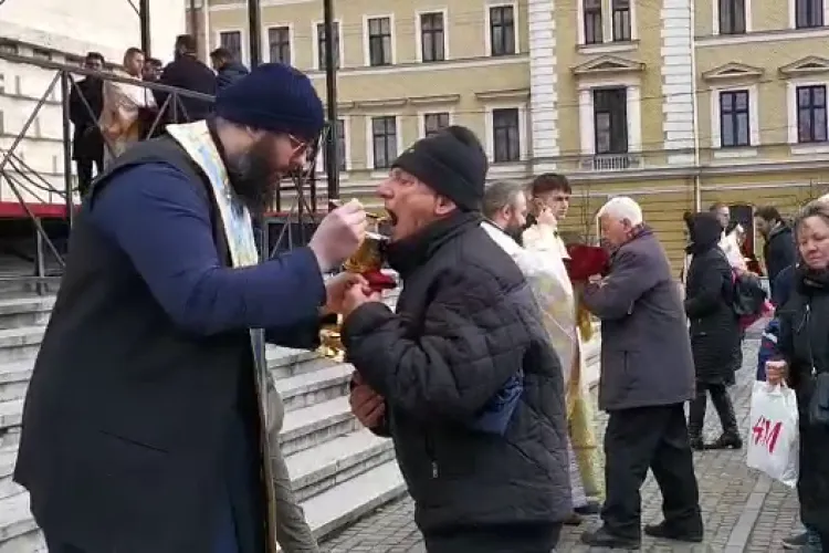 După 15 mai masca e obligatorie, iar preoții pot ține slujbe cu distanțare socială. Barurile rămân închise