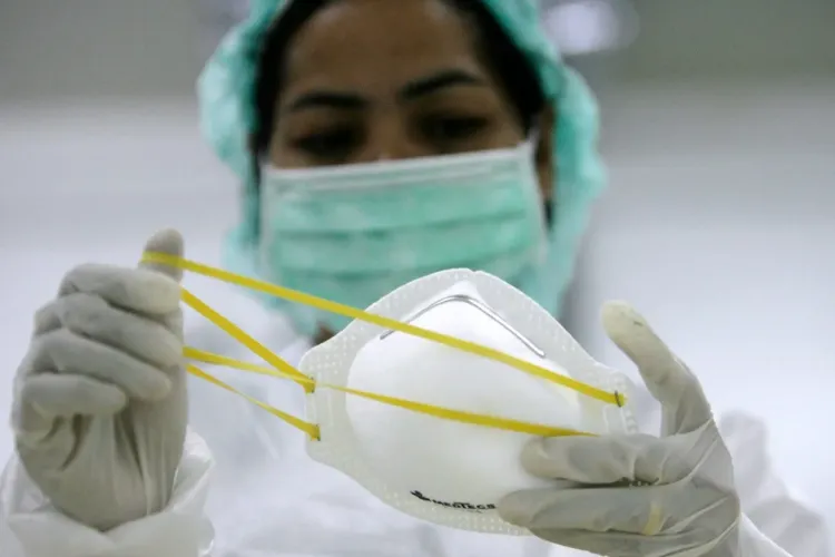 Orban: Elevii și profesorii din toate școlile vor primi măști gratuit