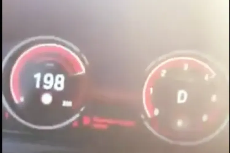 ”Șmecher” făcut de rușine de polițiști după ce s-a lăudat pe Facebook că gonește cu mașina cu 200 km/h. S-a ales și cu dosar penal