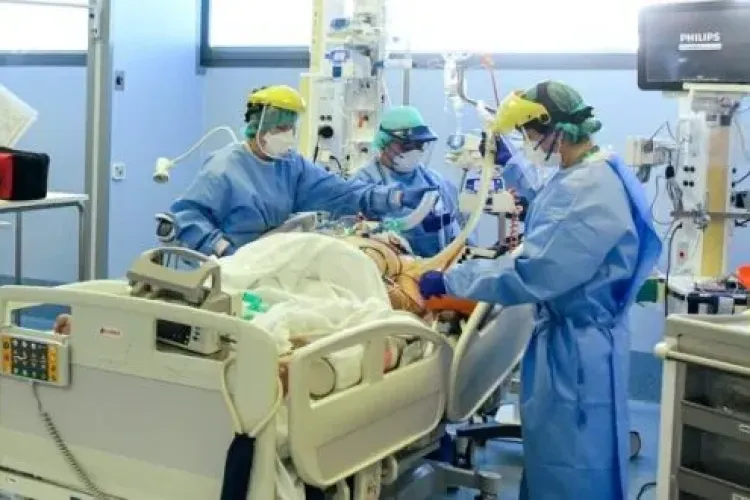 Medic REVOLTAT, bate obrazul colegilor medici: Avem 35 de colegi bolnavi. Medicii refuză să ne preia din cazuri și să ne ajute