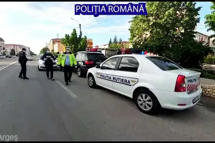 Un tânăr s-a trezit cu Poliția peste el în casă după s-a filmat pe stradă cu pistolul în mână și a îndemnat oamenii să iasă din case
