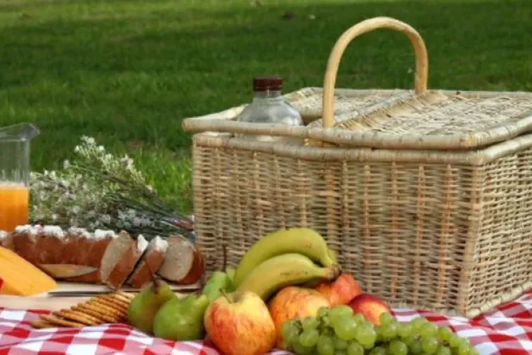 Ministrul Sănătății: Se va putea ieși la picnic în parc de pe 15 mai, dar nu se va permite accesul la locurile de joacă