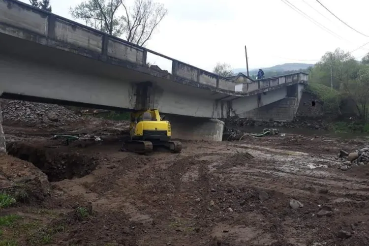 Dorel a surpat un pod de la Valea Drăganului, judetul Cluj - FOTO 