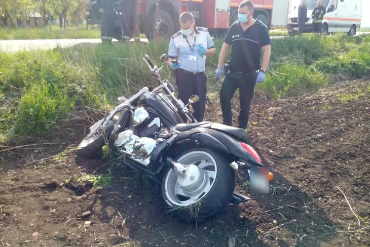 Accident cu două victime pe un drum din Cluj. Au picat cu motocicleta FOTO