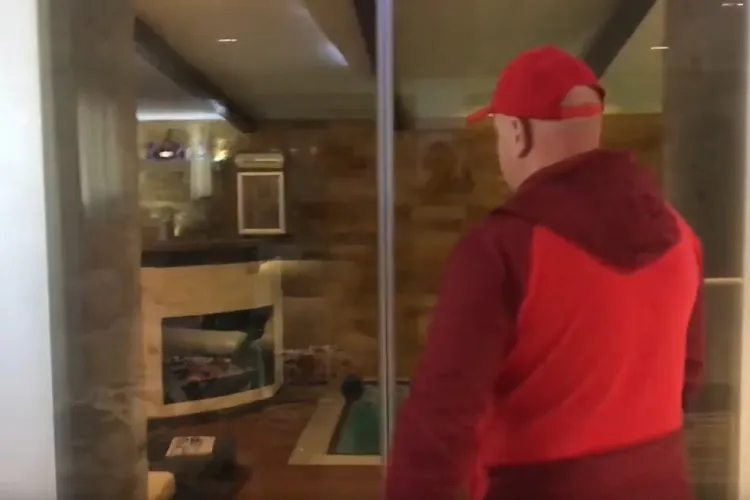 Cluj: Cine e proprietarul apartamentului cu piscină interioară. Și-a făcut ce a visat - VIDEO