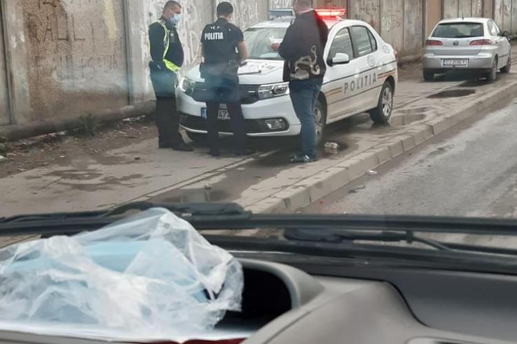 Romii de pe Cantonului au atacat cu bolovani mașinile. Circul a pornit mai devreme. Un bărbat s-a tăiat pe mâini - FOTO