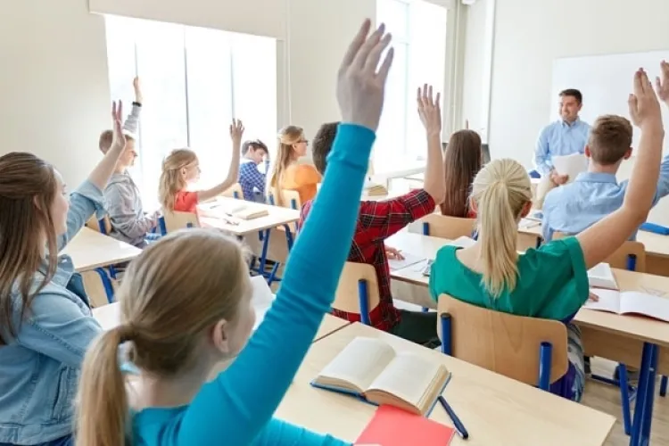 Studiu IRES: Trei sferturi dintre părinții din România sunt de acord cu decizia autorităților de a nu redeschide unitățile de învățământ