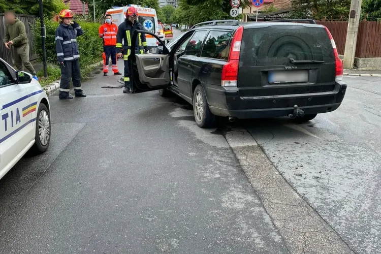 Ziua accidentelor la Cluj! Doi șoferi s-au ”ciocnit” în cartierul Iris FOTO