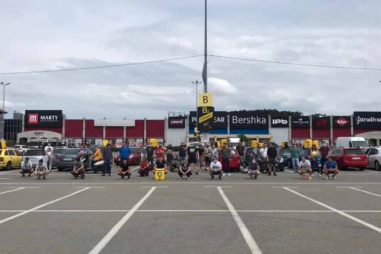 UPDATE: Reacția Glovo / Grevă în parcarea VIVO Cluj! Curierii Glovo protestează din nou - VIDEO
