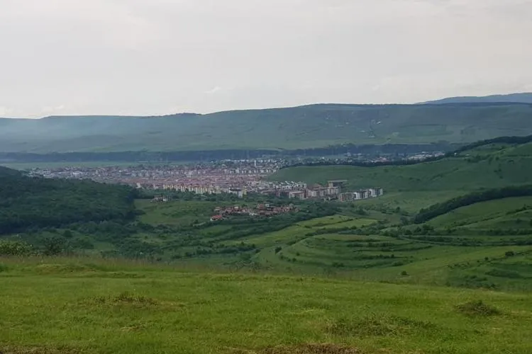 Eroii sunt cinstiți în Florești în curtea Bisericii Sfântul Nicolae - VIDEO