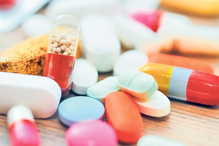 Sunt români care au cumpărat zeci de cutii de Paracetamol. Dragoș Damian: Nu dați crezare prostiilor cu medicamente miraculoase