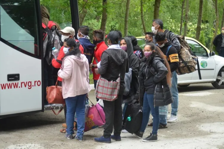 Muncitorii srilankezi abandonați în București, SALVAȚI de o firmă din Cluj