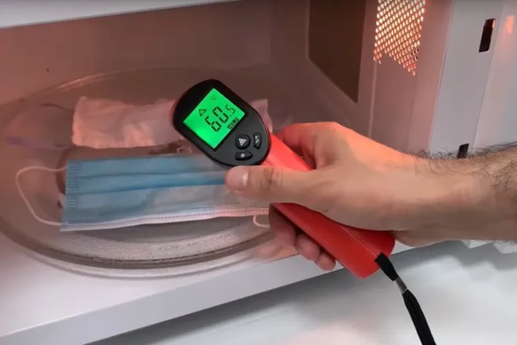 Experiment la Cluj! Se pot steriliza măștile în cuptorul cu microunde? - VIDEO