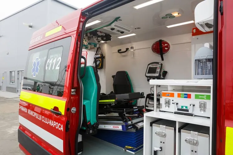 Incendiu la gospodăria unui cluejan! Bărbatul a ajuns la spital cu arsuri grave după ce a încercat să stingă singur focul