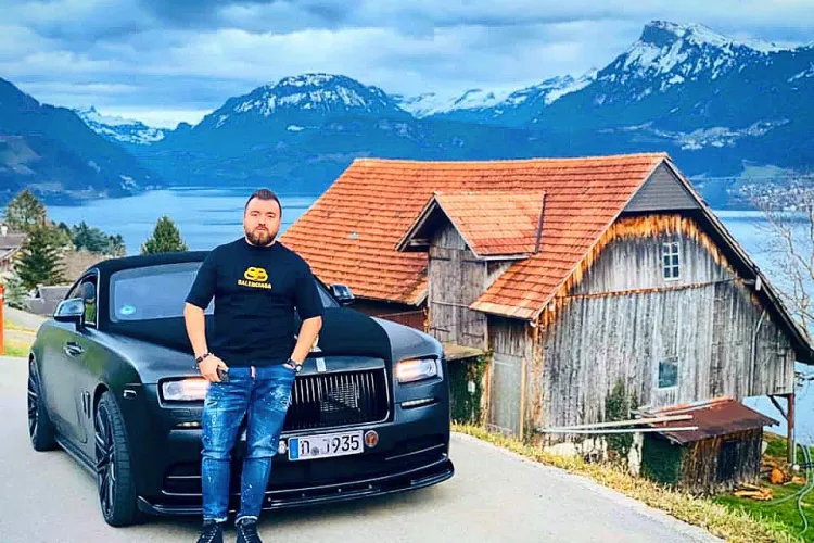 Atât s-a putut! Proxeneții clujeni, adulați de toți tinerii pentru succesul lor, au fost eliberați