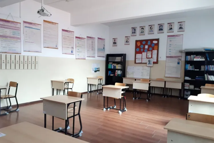 Florești, Luna de Sus: Cum arată o școală unde se aplică distanțarea socială. Unii elevi revin la școală pentru pregătire - FOTO