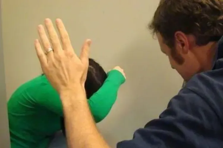 Un clujean și-a snopit nevasta în BĂTAIE, dar a fost IERTAT de procurori: ”Nu erau SIGURI câte palme și pumni am primit!”