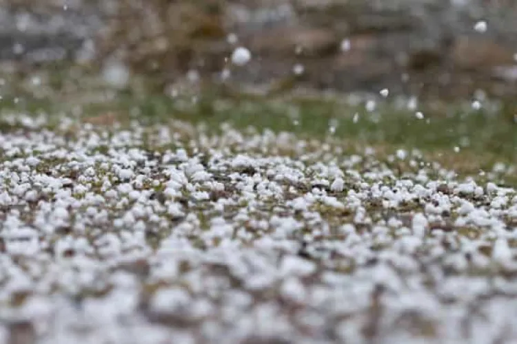 UDPATE Cod portocaliu de furtuni la Cluj! Se anunță grindină și descărcări electrice