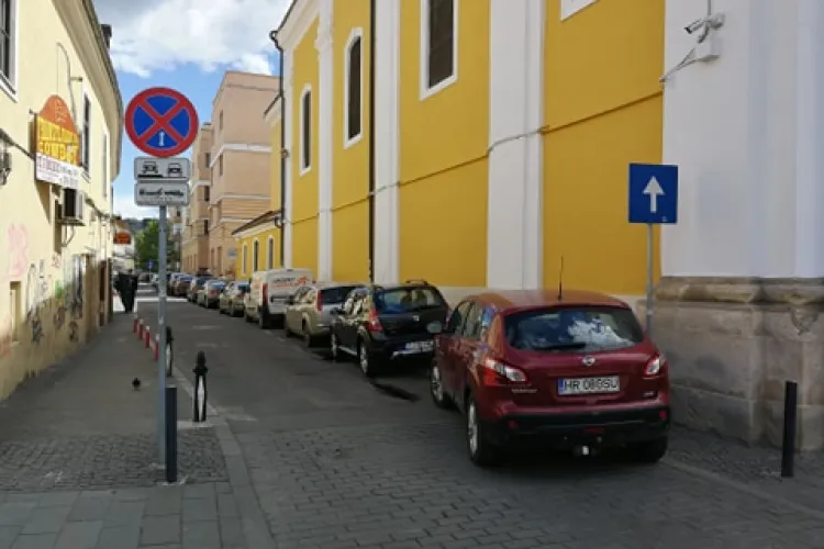 Mesaj adresat ”onoratului domn primar Emil Boc”. Parcarea de pe strada Hermann Oberth creează CONFUZIE