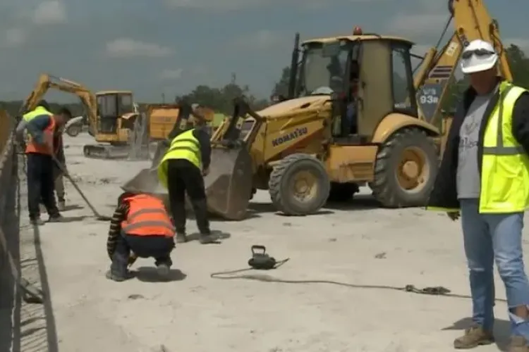 Șefii de la Compania de Autostrăzi s-au prins acum că România nu produce ”materiale de construcție de bază”