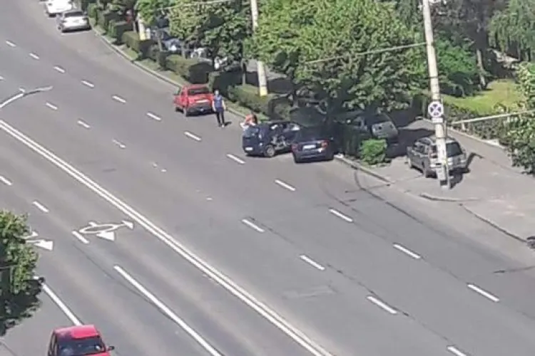 Două ”tigăi” s-au tamponat pe Calea Mănăștur, pe un drum fără circulație - FOTO   