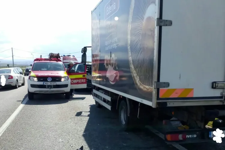 Accident între un camion și două mașini pe centura Apahida FOTO