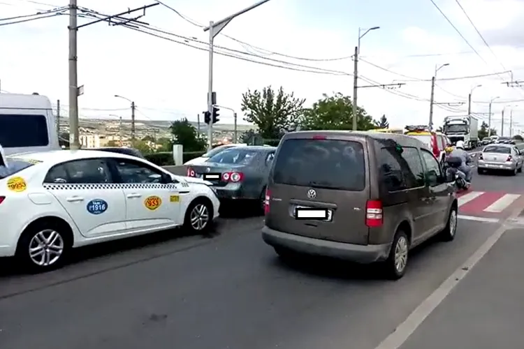 Accident cu trei mașini în Mărăști VIDEO